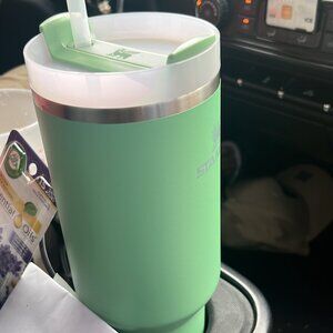 Meet your Posher, Carolina